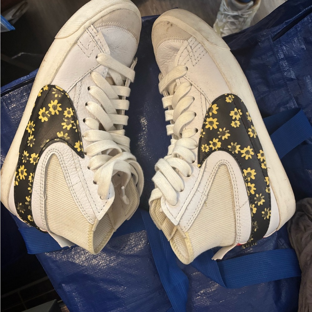White High-Top Sneakers with Yellow Floral Accent - Men
